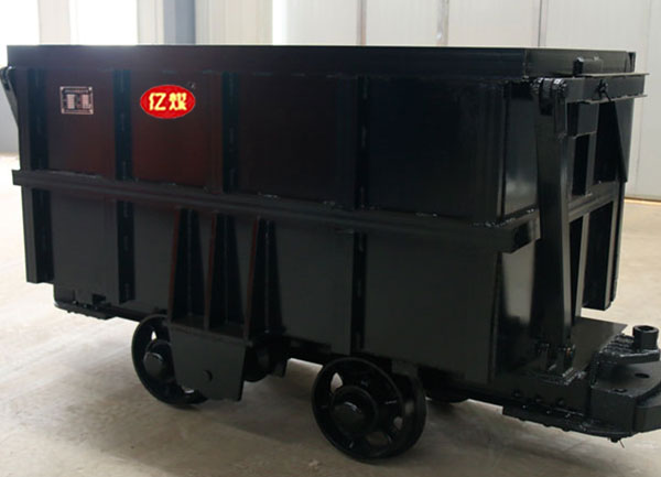 侧卸式矿车