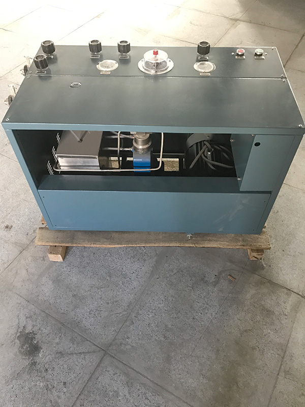 AE102A氧气充填泵