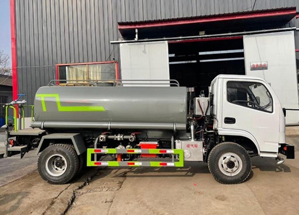 WC4SJ防爆柴油机无轨胶轮车洒水车