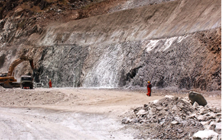 井下混凝土搅拌机地基加固