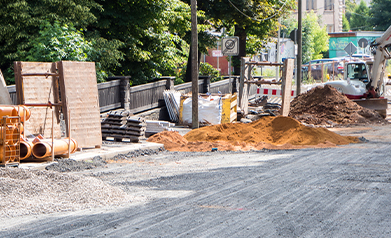 23小型挖掘机道路建设