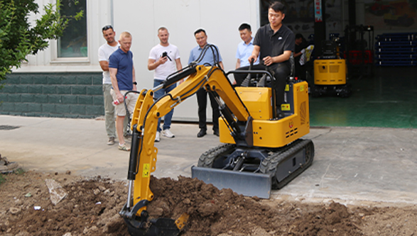 25小型挖掘机操作演示