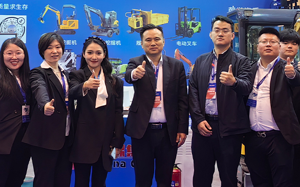 25小型挖掘机展会