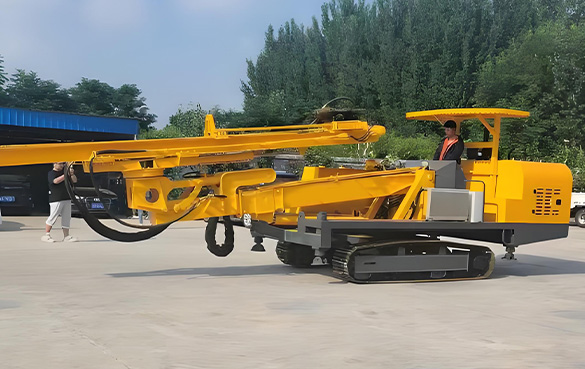 单臂轨轮式凿岩台车多方位凿岩工作