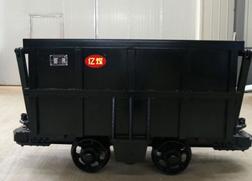 侧卸式矿车