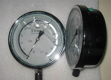 YB150A精密压力表