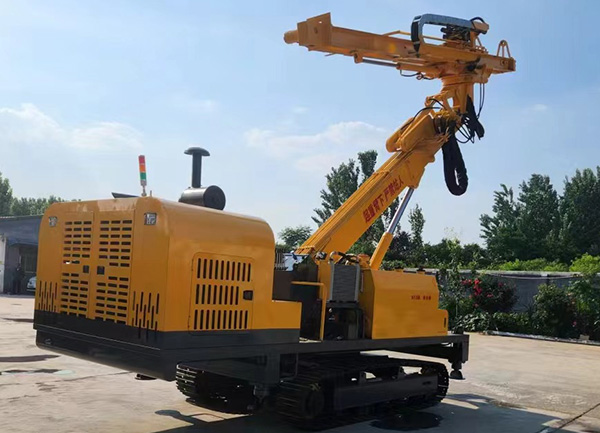 单臂履带式凿岩台车