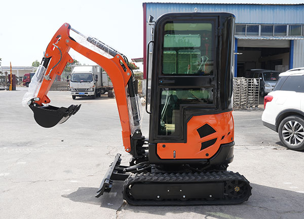 18新型小型挖掘机