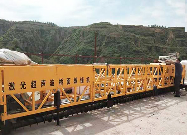 HT-型超声波式桥面摊铺机