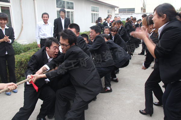 /山东中煤工矿金秋十月体育活动比赛－－拔河比赛/