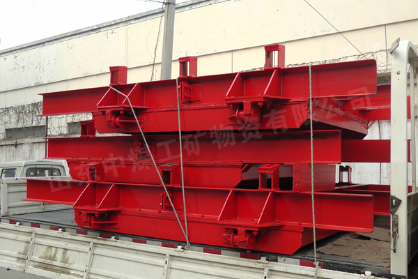 /山东中煤工矿集团一批大型矿建设备起运山西/