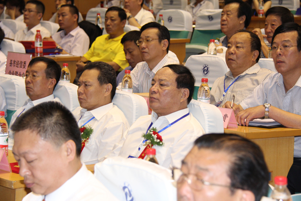 /热烈祝贺山东中煤工矿集团董事长兼总经理渠青同志荣获“山东省优秀企业家”荣誉称号/