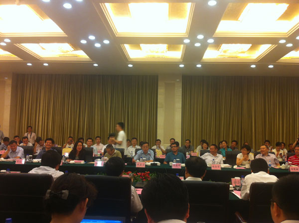 /山东中煤工矿集团参加济宁市人民政府、深圳市创新总裁俱乐部经济合作洽谈会暨战略合作协议签约仪式/