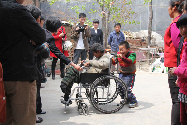 /山东中煤工矿集团扶残助弱大爱无疆/