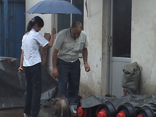 /奥地利客户到我公司验收第一批矿用火车轮及再次签订订货合同/