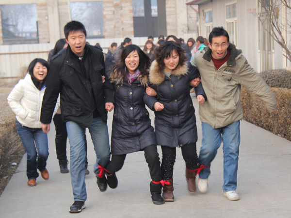 /中煤中贸二公司开展团队协作游戏/