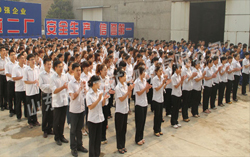 [视频新闻]山东中煤工矿集团隆重举行升国旗仪式