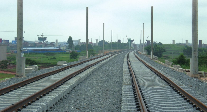 铁路投资提至8000亿 或创历年新高