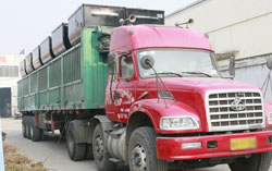 山东中煤工矿集团一批矿车发往陕西韩城