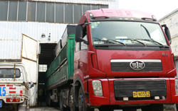 中煤集团一批矿车即将发往山西胡底