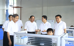 热烈欢迎市政府政研室马主任一行莅临集团调研电子商务