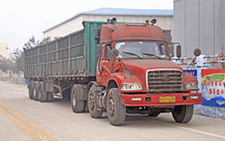 中煤集团一批矿用平板车发往山西灵石县