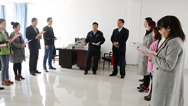 热烈欢迎高新区三贾派出所薛所长来我集团开展防范网络诈骗宣传