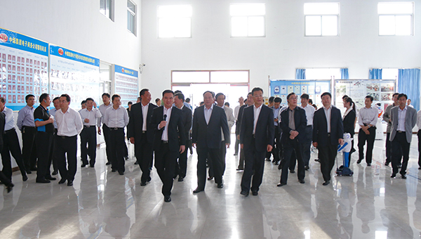 热烈欢迎市委常委、副市长于永生率市科学发展考察团莅临集团视察指导