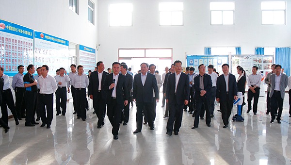 热烈欢迎市委常委、副市长于永生率市科学发展考察团莅临集团视察指导