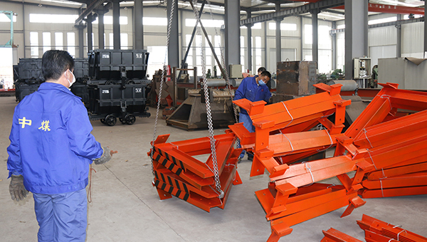 中煤集团一批新型挡车器发往齐齐哈尔