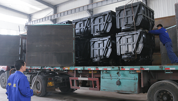 中煤集团一批侧卸式矿车发往日照