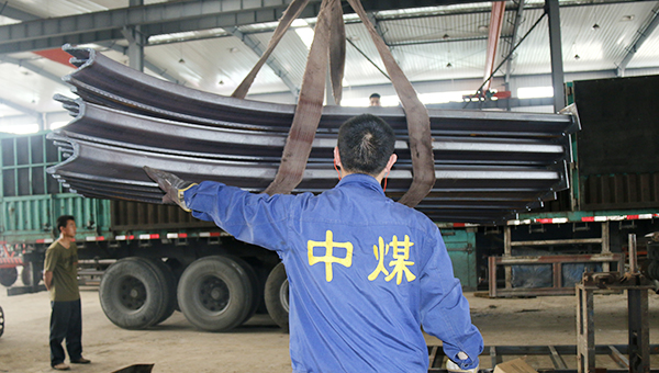 中煤集团200架U型钢支架发往新疆哈密