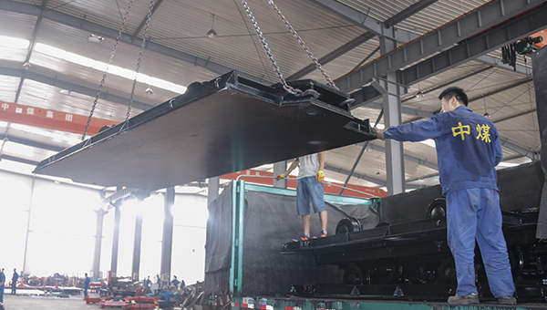 中煤集团一批新型平板车发往山西太原