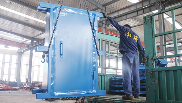 中煤集团一批矿用门设备发往陕西西安