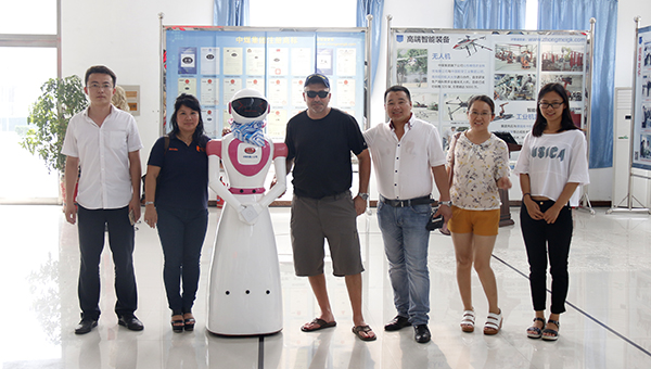 热烈欢迎美国客商莅临我集团采购设备