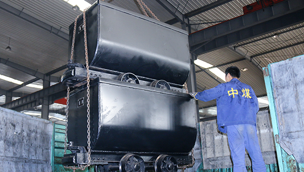 中煤集团一批固定式矿车经天津港出口东欧