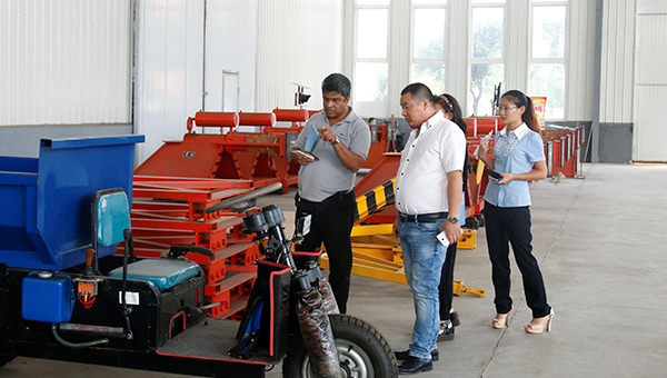 热烈欢迎斯里兰卡客商莅临我集团考察采购设备