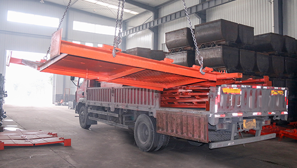 中煤集团一批矿用门设备发往广东省仁化县