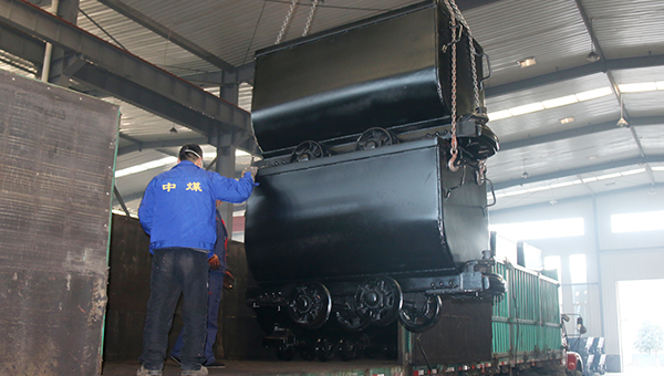 中煤集团一批固定式矿车发往山西太原