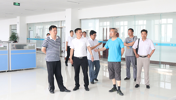 热烈欢迎多位领导莅临中煤就农业植保无人机进行参观考察