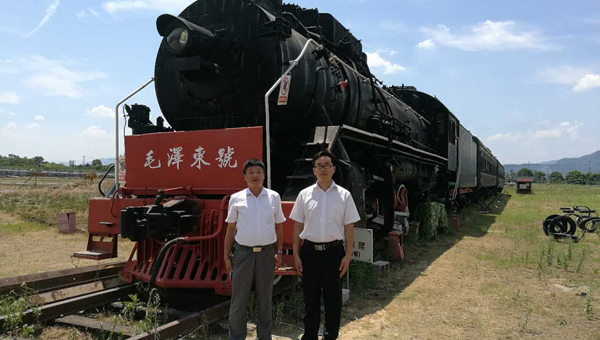 中煤集团线上销售的火车头顺利完成验货即将交付客户