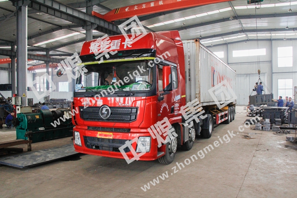 中煤集团国际贸易公司一批钢轨经青岛港出口意大利