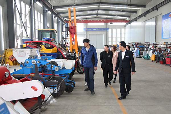 热烈欢迎塔吉克斯坦客商莅临中煤集团采购喷浆机等矿用设备