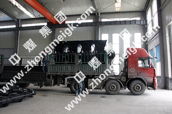 中煤集团一批新型翻斗式矿车发往甘肃华亭