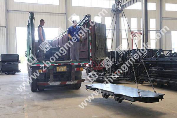 中煤集团一批矿用平板车发往山西临汾