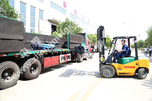 中煤集团一批单体液压支柱发往山西长治