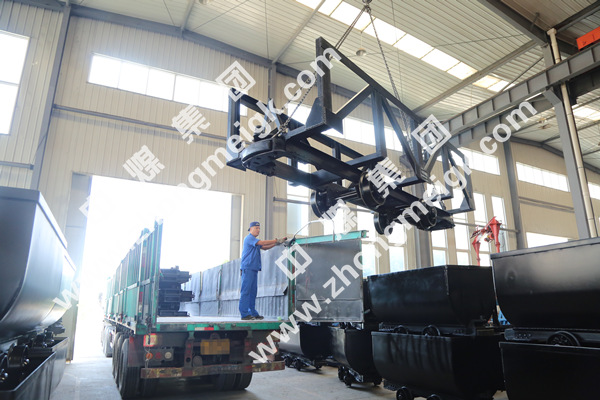 中煤集团一批材料车、平板车发往陕西