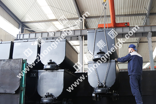 中煤集团一批固定式矿车发往山西中阳县