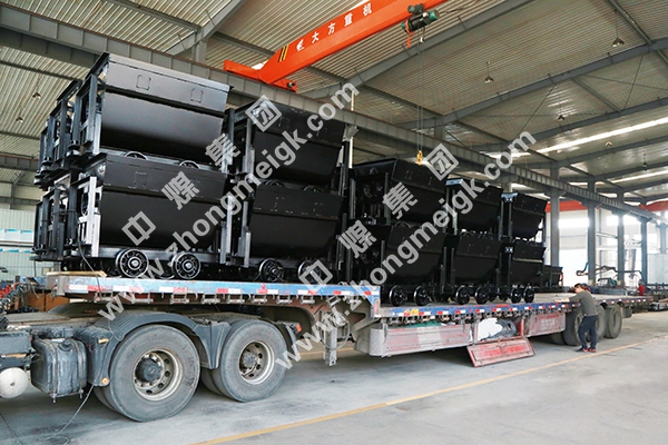 中煤集团一批翻斗式矿车发往甘肃酒泉