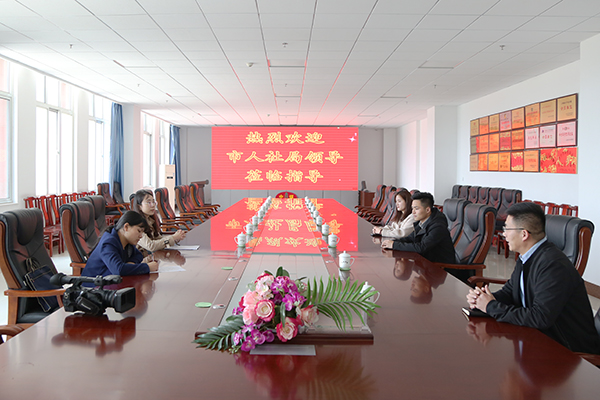 热烈欢迎市人社局领导、高新区电视台记者莅临中煤集团参观采访拍摄